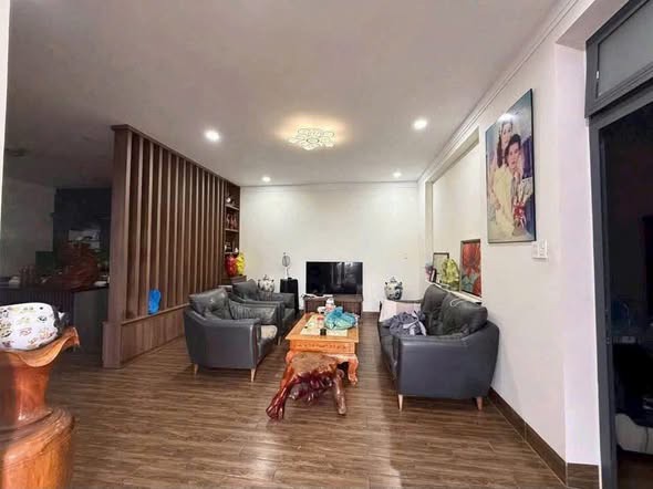 Biệt Thự Lô 90 Đức Trọng – 3 Mặt Tiền Đắc Địa – Giá 11 Tỷ!
