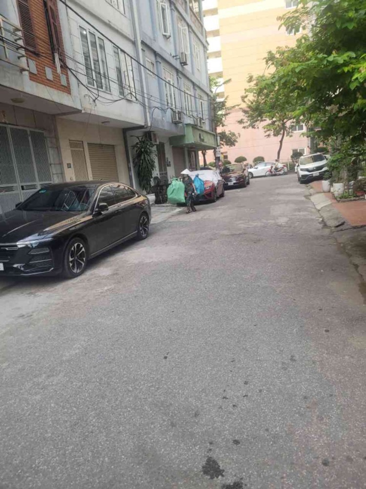 Nguyễn Văn Cừ Ô Tô Lùi Cửa 9 Tỷ 50M Nhà C4 Bán Đất Tặng Nhà Long Biên
