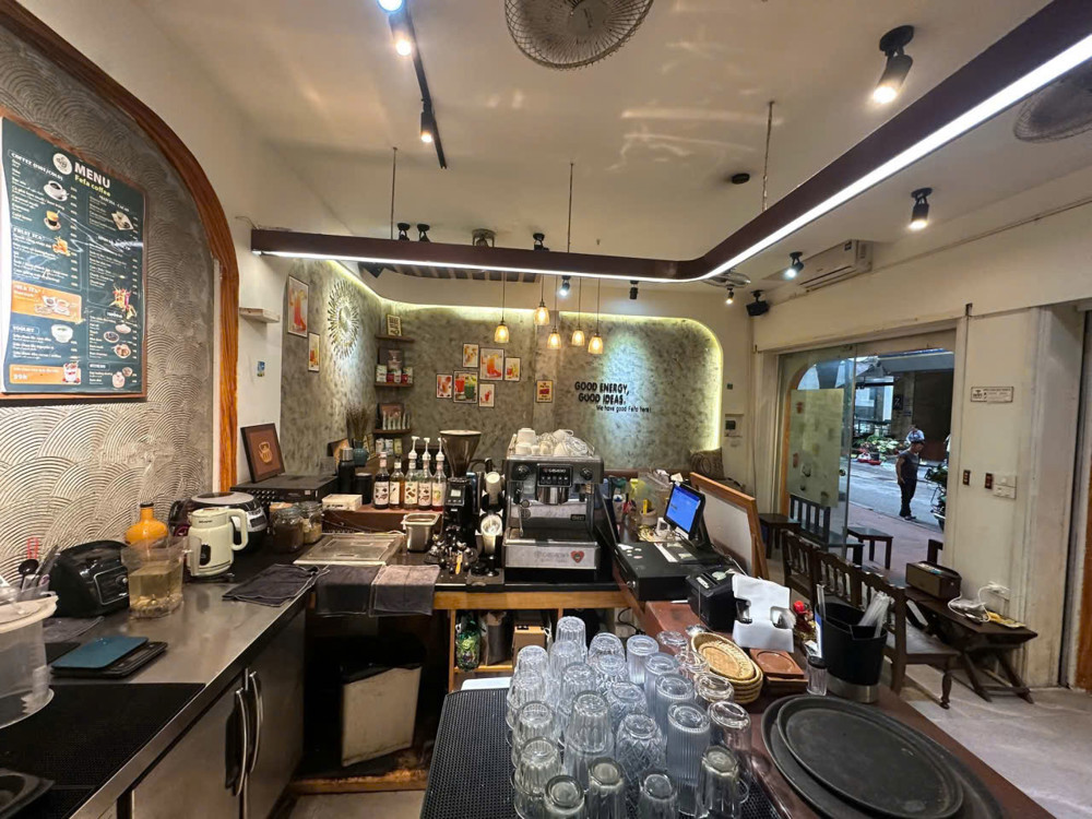Sang Nhượng Quán Cafe Mặt Ngõ Ô Tô Tránh Đỗ Quang - Cầu Giấy