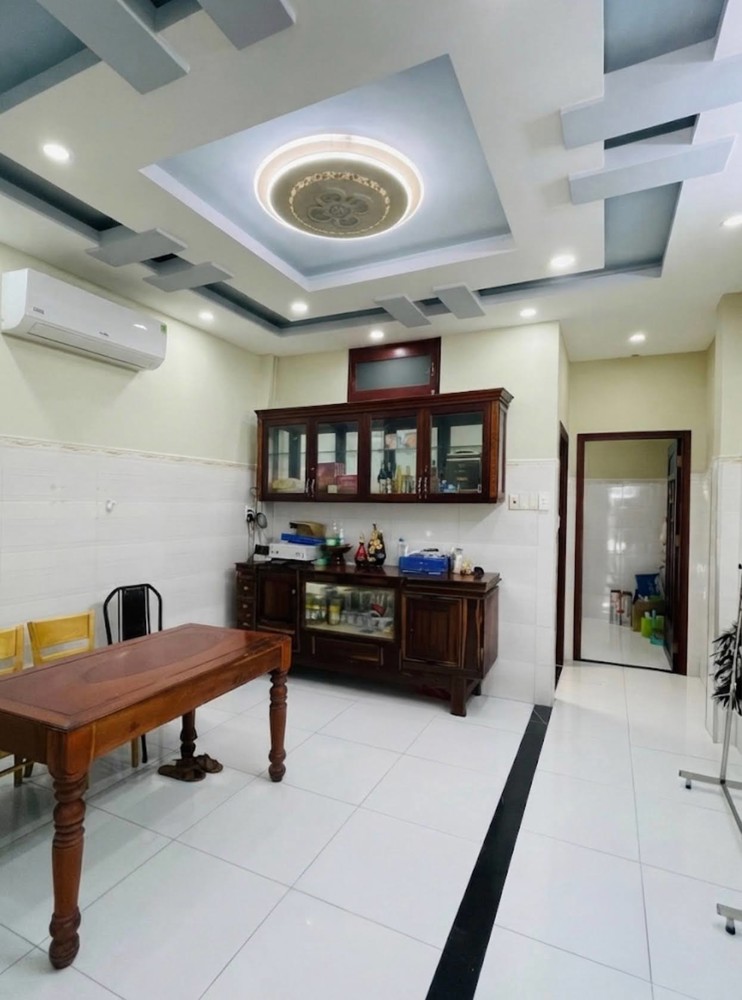 Lạc Long Quân, Tân Bình - Nhà 4 Tầng Gần 60M², Hợp Ở Và Khai Thác Dòng Tiền