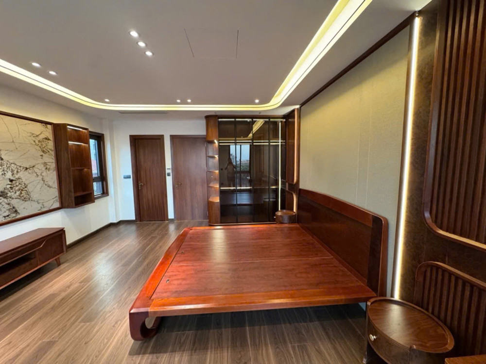 Nhà Đẹp Thạch Bàn – Cổ Linh 50M² X 7 Tầng Gara Ô Tô Thang Máy Full Nội Thất