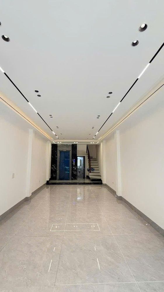 Bán Nhà Phố Trạm 50M 6 Tầng Thang Máy Chân Cầu Vĩnh Tuy Nhỉnh 13 Tỷ