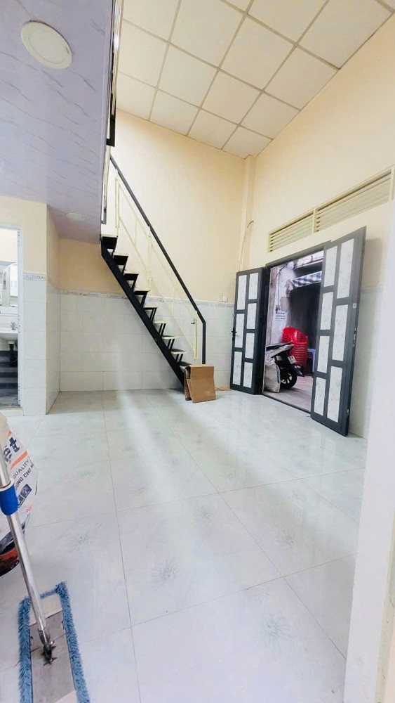 Nhà 20M2 Cách Mặt Tiền 1 Căn Tùng Thiện Vương P11q8