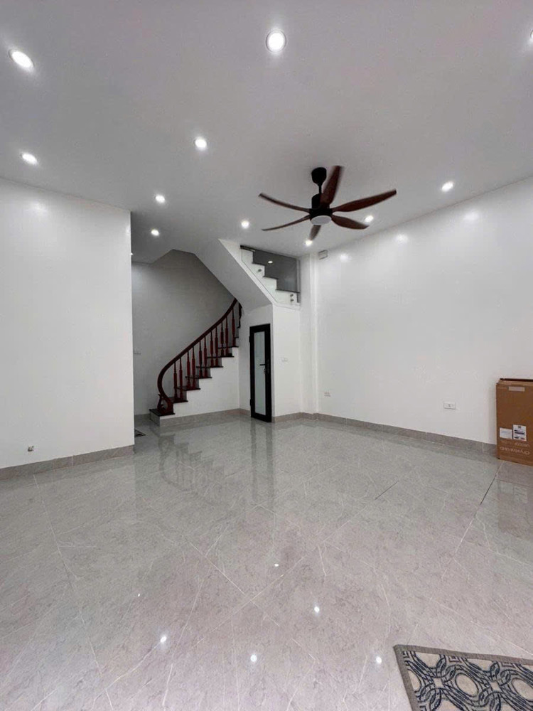 Bán Nhà Nguyễn Văn Cừ 34M 6 Tầng Mt7.25m Thang Máy Gara Ô Tô Nhỉnh 12 Tỷ