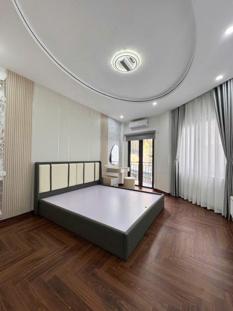 Bán Nhà Nguyễn Văn Cừ 34M 6 Tầng Mt7.25m Thang Máy Gara Ô Tô Nhỉnh 12 Tỷ