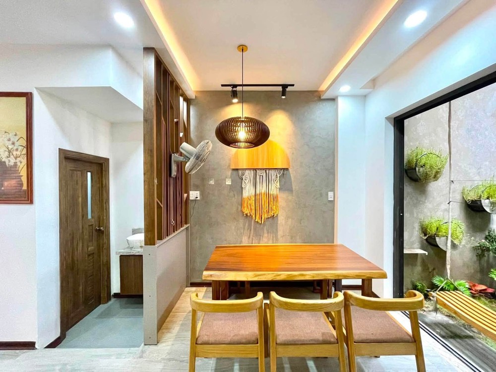Siêu Phẩm - Nhà 3 Tầng 3 Mê Nguyễn Huy Tự - Sát Ngay Bãi Tắm