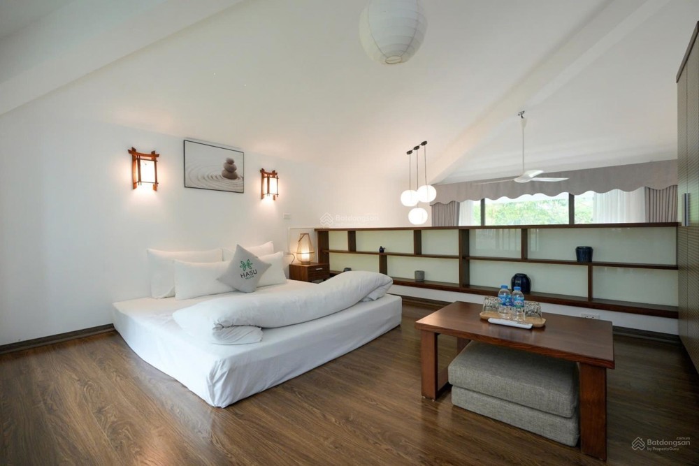 Bán Bt Mặt Suối-Dòng Tiền 250Tr/năm Tại Hasu Village-3,6 Tỷ,150M2, Sổ Đỏ, Full Nội Thất