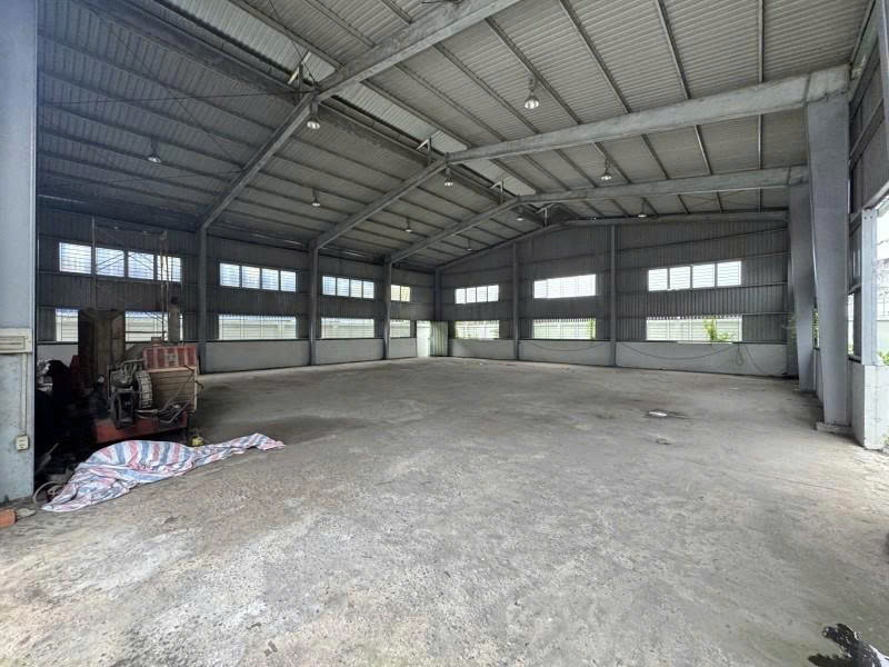 Bán Nhà + Kho Xưởng, Mặt Tiền Độc Lập, P.dĩ An, 1900M2 (24X81m), 4 Tầng, Chỉ 32 Tỷ