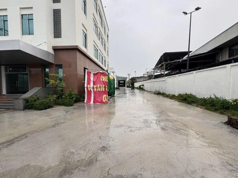 Bán Nhà + Kho Xưởng, Mặt Tiền Độc Lập, P.dĩ An, 1900M2 (24X81m), 4 Tầng, Chỉ 32 Tỷ