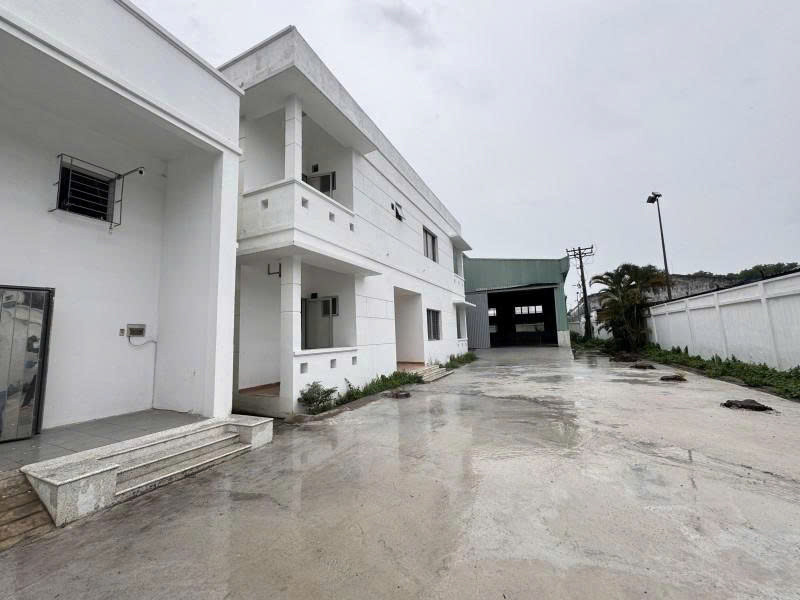 Bán Nhà + Kho Xưởng, Mặt Tiền Độc Lập, P.dĩ An, 1900M2 (24X81m), 4 Tầng, Chỉ 32 Tỷ