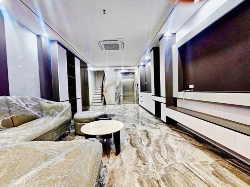 Nhà Đẹp Cổ Linh Đối Diện Aeon, Ôtô Tránh, 6 Tầng Thang Máy, Gara 2 Ôtô, Full Nội Thất