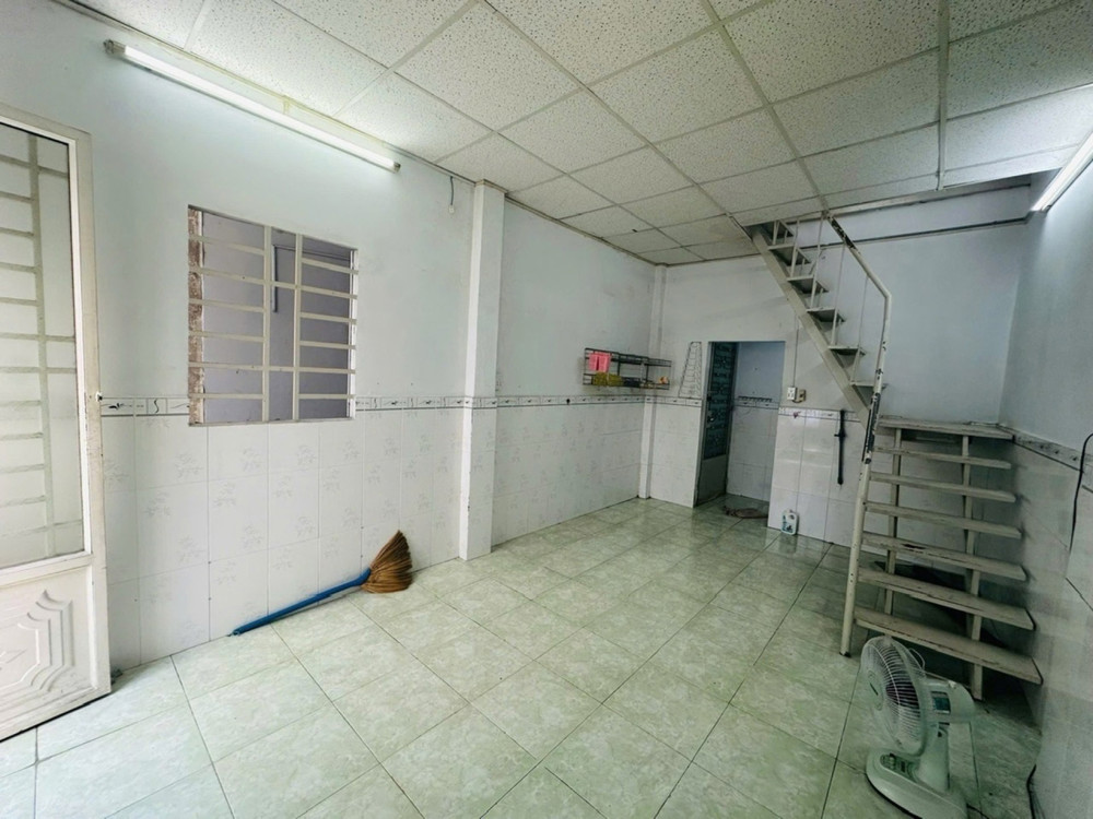 [D2631*] Hiếm Có! Nhà 1/ Phan Văn Trị Sát Emart Nở Hậu Khủng 6M, Giá 3.X Tỷ