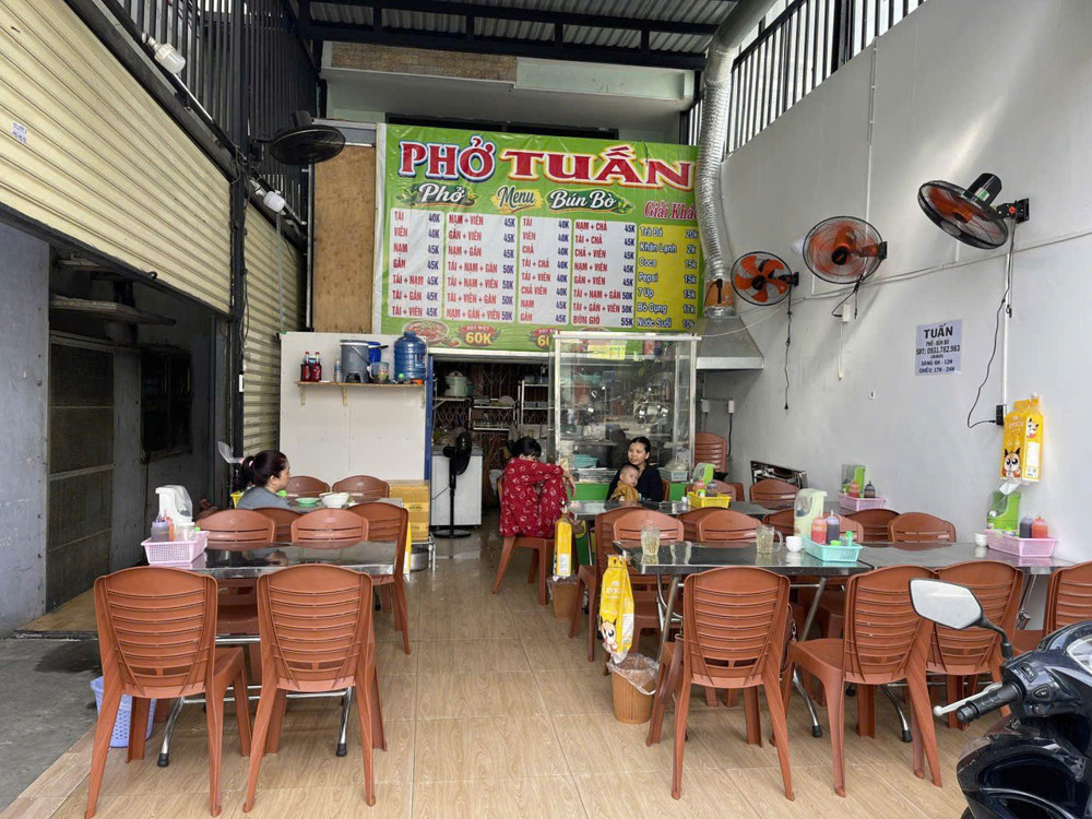 Tân Phú ! Chốt Nhanh ! Sang Rẻ Quán Phở Chỉ 49Tr , Sân Rộng 8M ( 10 Bàn ) , Lề Đường 4M, Tel :