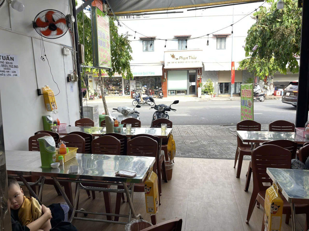 Tân Phú ! Chốt Nhanh ! Sang Rẻ Quán Phở Chỉ 49Tr , Sân Rộng 8M ( 10 Bàn ) , Lề Đường 4M, Tel :