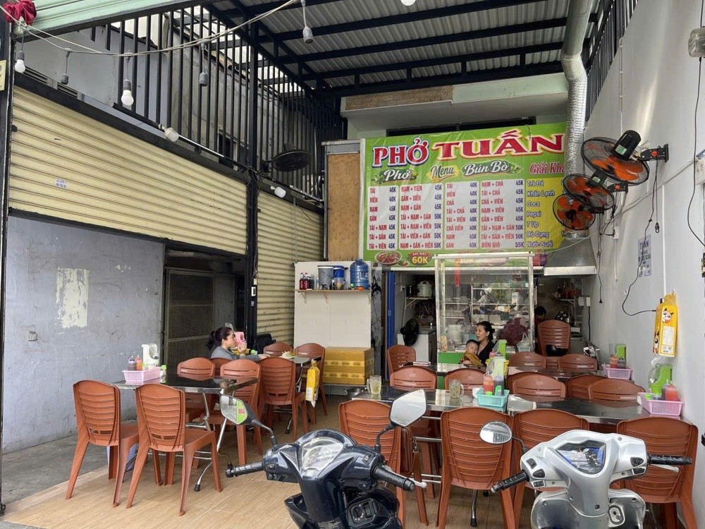 Tân Phú ! Chốt Nhanh ! Sang Rẻ Quán Phở Chỉ 49Tr , Sân Rộng 8M ( 10 Bàn ) , Lề Đường 4M, Tel :