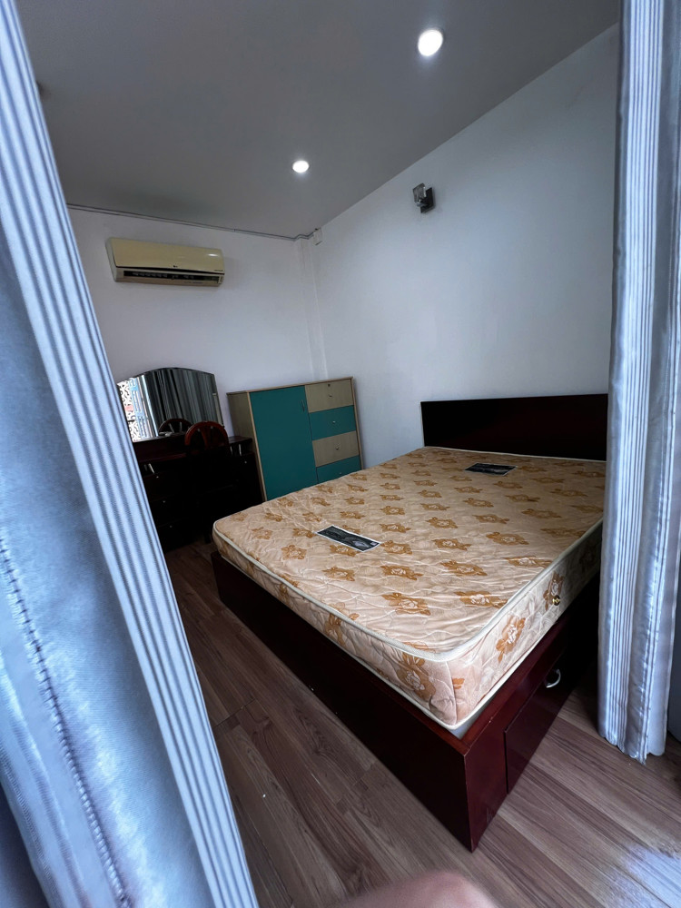 Phòng Mới Sơn Huỳnh Văn Bánh , Phú Nhuận , Dọn Vào Ở Ngay