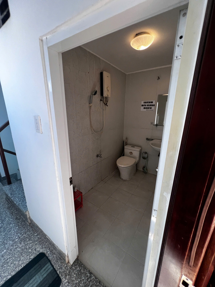 Phòng Mới Sơn Huỳnh Văn Bánh , Phú Nhuận , Dọn Vào Ở Ngay