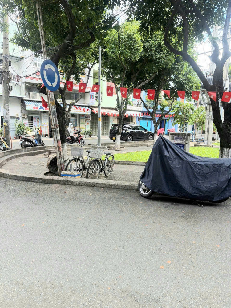 Bán Nhà Mặt Tiền Kinh Doanh Cạnh Q1 Ngang 4 Dài 10 Đúc 5 Tấm Dòng Tiền Thuê 30 Triệu