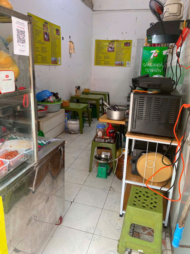 Sang Nhượng Cửa Hàng Bánh Mì ,Xôi , Nước Ép Đang Hoạt Động Tại Trương Định, Hà Nội