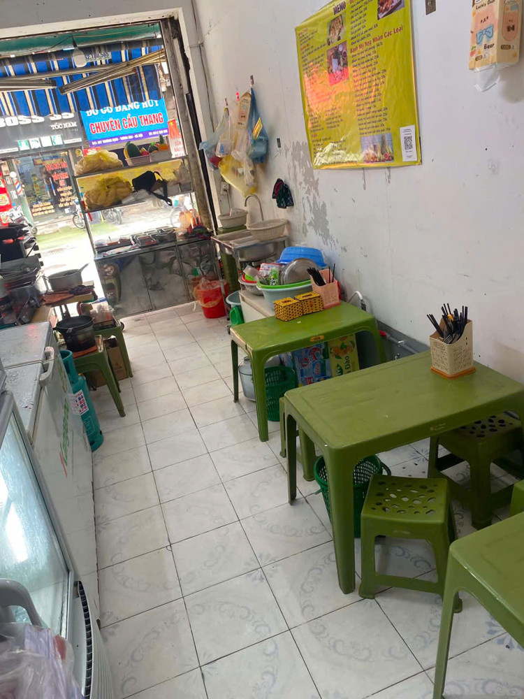 Sang Nhượng Cửa Hàng Bánh Mì ,Xôi , Nước Ép Đang Hoạt Động Tại Trương Định, Hà Nội