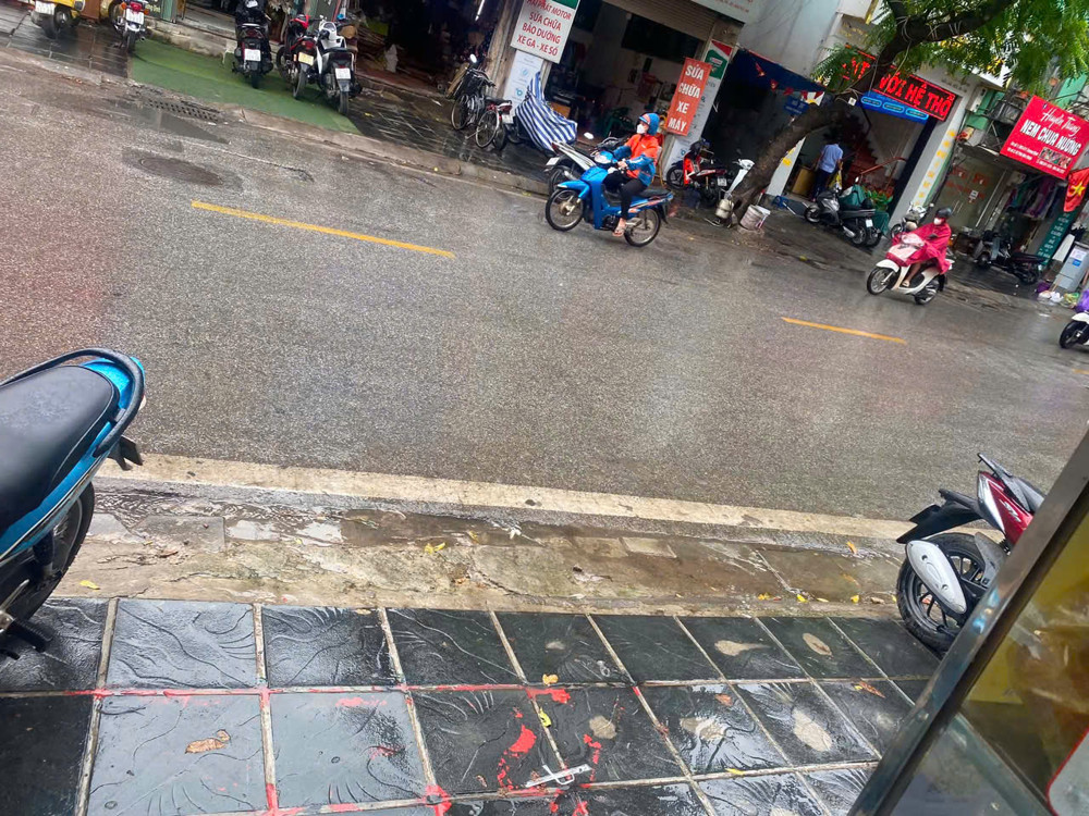 Sang Nhượng Cửa Hàng Bánh Mì ,Xôi , Nước Ép Đang Hoạt Động Tại Trương Định, Hà Nội