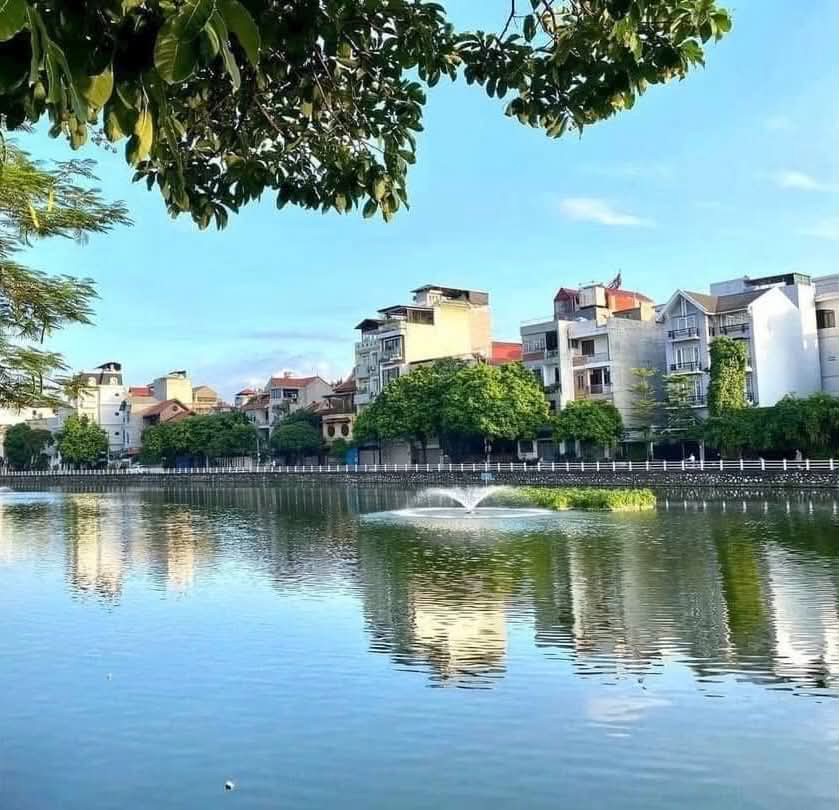 Đất Đẹp Mặt Hồ, Phân Lô , Khu Vực Bồ Đề, 101M, Mặt Tiền = Hậu 5.8M