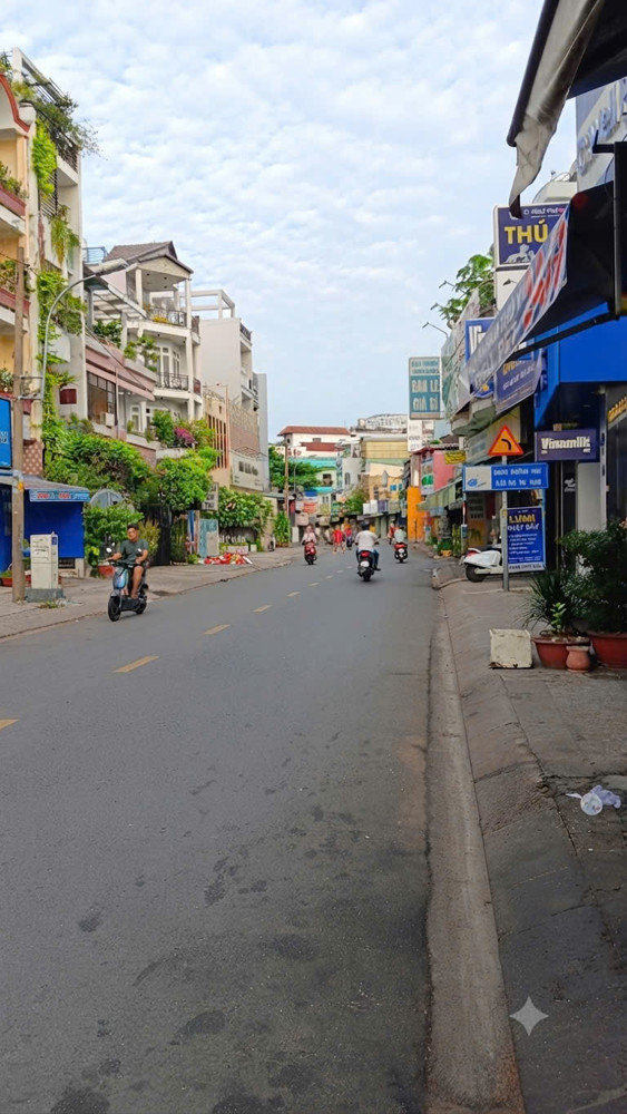 Chủ Định Cư Nước Ngoài Bán Nhanh Nhà Mặt Tiền Kinh Doanh Trịnhđìnhtrọng Mới Đẹp 4 Tầng Kiên Cố
