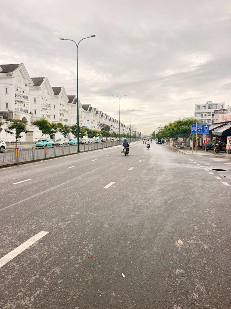 Bán Nhà 2 Mặt Tiền Dương Quảng Hàm - Giao Nguyễn Thái Sơn, 5X28m, 3 Tầng, Sổ A4, 31,8 Tỷ
