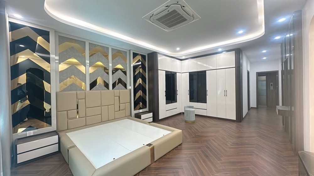 Bán Nhà Bồ Đề 80M2- 6 Tầng Thang Máy- Ngõ Thông Ô Tô – Hơn 20 Tỷ