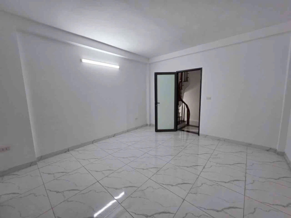 Nhà Thạch Bàn, Cổ Linh 6 Tầng – Ô Tô Đỗ Cổng – Gần Hồ Điều Hoà Và Aeon Mail – Chỉ 7,X Tỷ