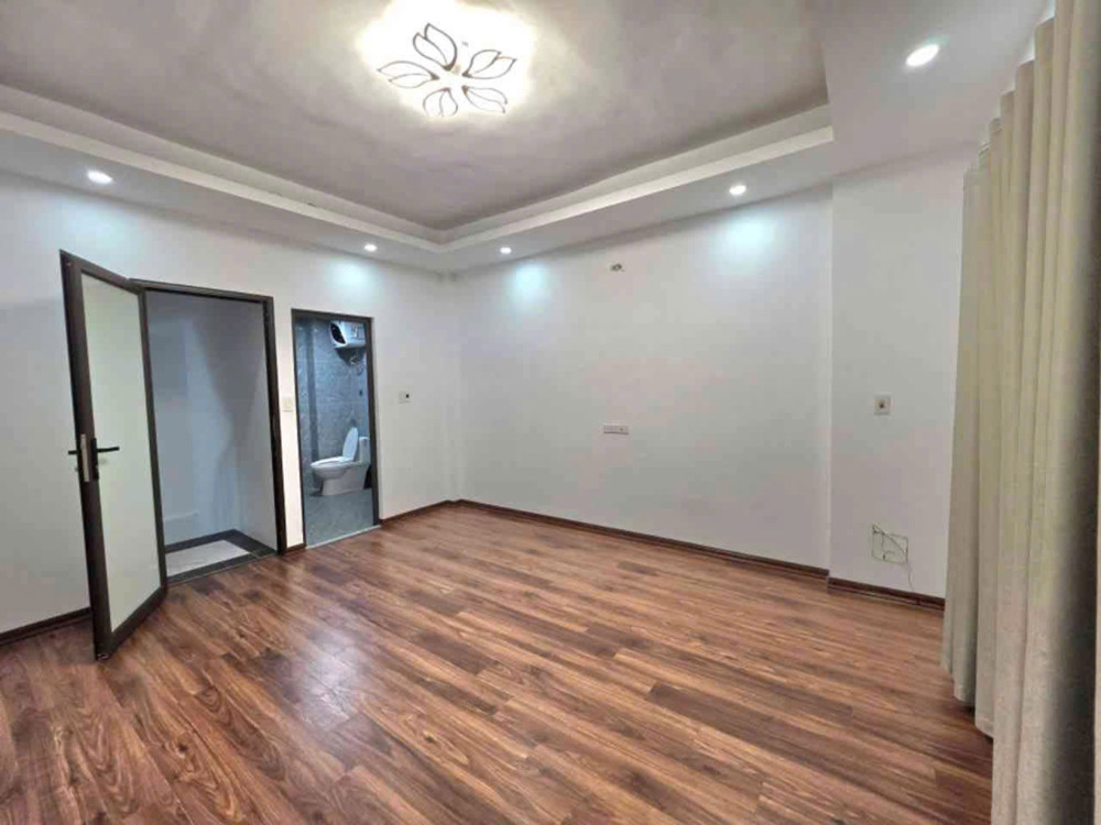 Nhà Thạch Bàn, Cổ Linh 6 Tầng – Ô Tô Đỗ Cổng – Gần Hồ Điều Hoà Và Aeon Mail – Chỉ 7,X Tỷ