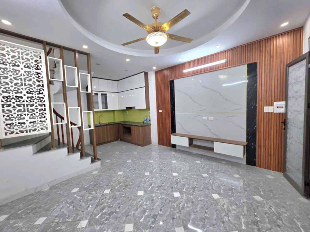 Nhà Thạch Bàn, Cổ Linh 6 Tầng – Ô Tô Đỗ Cổng – Gần Hồ Điều Hoà Và Aeon Mail – Chỉ 7,X Tỷ