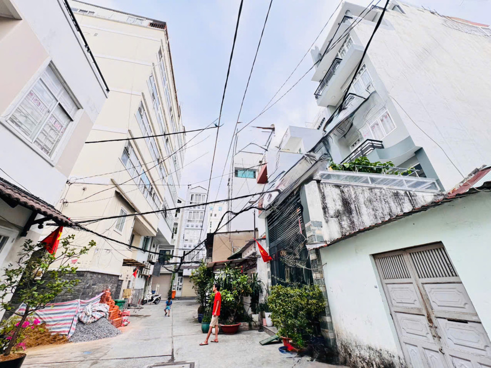 Quận 1: Ngang Lớn 13M*12m Sh Vuông Đẹp- Nhà 2 Tầng Hxh Nguyẽn Trãi, P.cầu Ông Lãnh- Xung Quanh Nhà