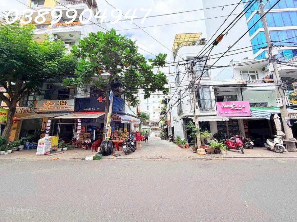 Nhà 2,5 Tầng Đường Biệt Thự _ Hẻm Ô Tô Thông ] * Cách Biển Trần Phú : 300M * Giá : 4,3 Tỷ