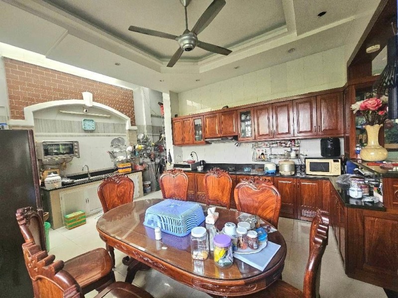 Bán Nhà Mặt Phố Đường Số 4C, Linh Xuân, Thủ Đức, Tp Hcm. Dt 120 M2, 4 Tầng, Giá 9.25 Tỷ, Sổ Hồng