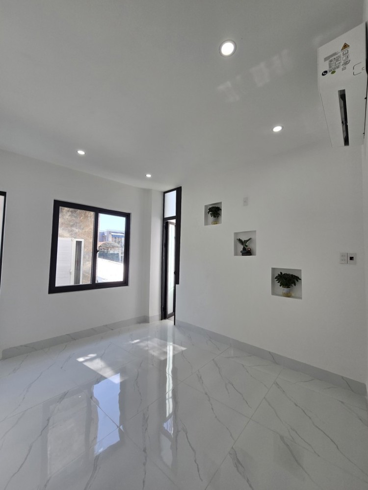► Mt Hoàng Diệu 2 Chiều, 77M2, 2 Mặt Thoáng, 3 Tầng Đẹp, 7Pn, Kinh Doanh Cực Ngon, Giảm Sâu 1 Tỷ
