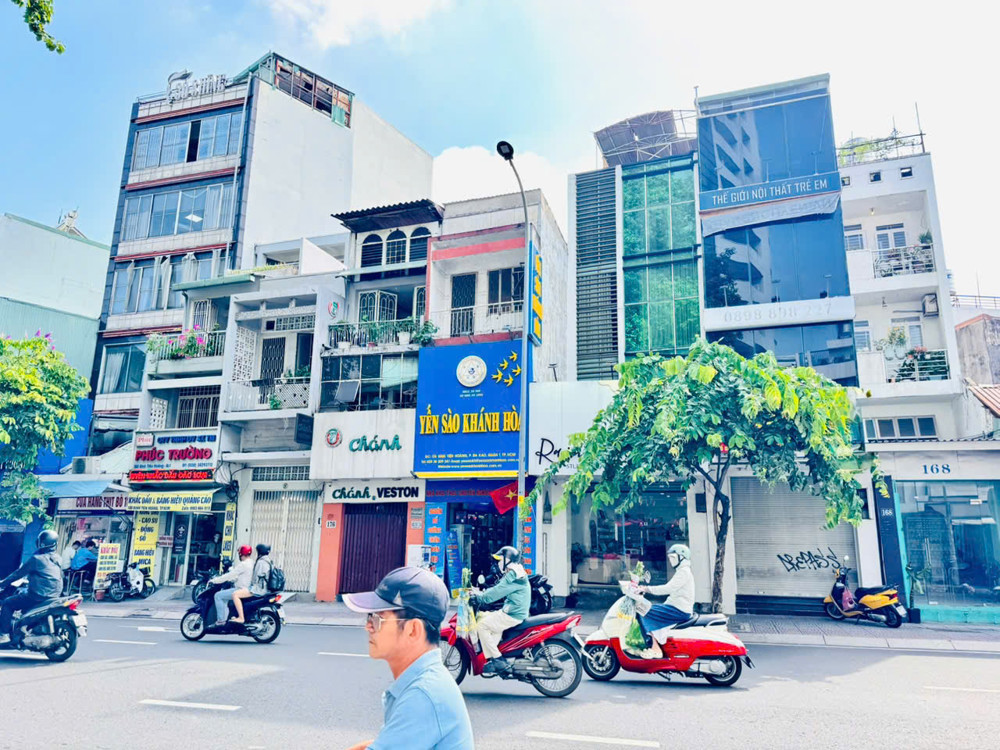Quận 1: Bán Nhà 4 Tầng Mặt Tiền Đinh Tiên Hoàng, P.tân Định- Dt 51M2- Chính Chủ 0938676685 Chào 19T