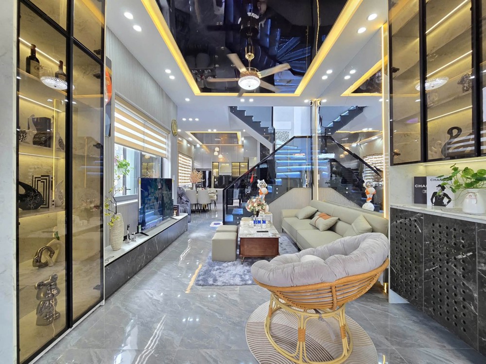 Siêu Phẩm - Vila 3 Tầng 2 Mặt Tiền Thoáng Mát – Ô Tô Đậu Ngày Đêm