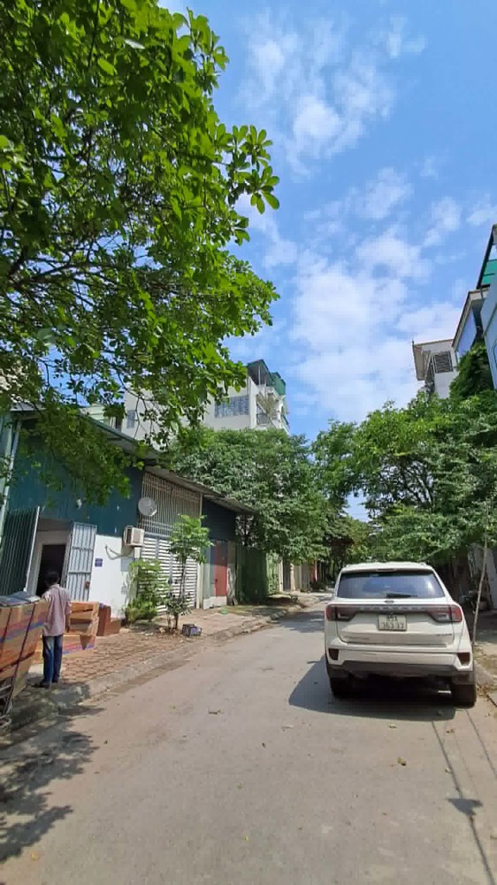 Bán Đất Thạch Bàn 75M2- Mt 5M- Vỉa Hè, Ô Tô Tránh Đỗ- 17.9 Tỷ