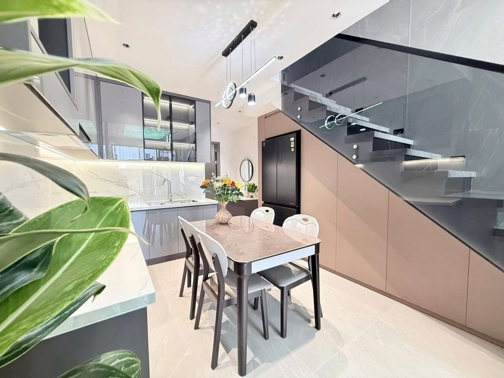 Bán Nhà 3 Tầng 3 Mê Kiệt Ô Tô Tôn Đức Thắng - Full Nội Thất Y Hình