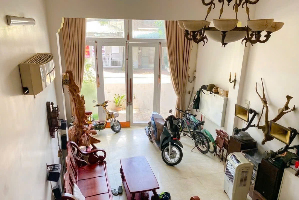 Cho Thuê Nhà Kinh Doanh 1 Trệt 3 Lầu, Sân Thượng, 5Pn- Mặt Tiền Đường Trần Thị Trọng, P. 15, Tân