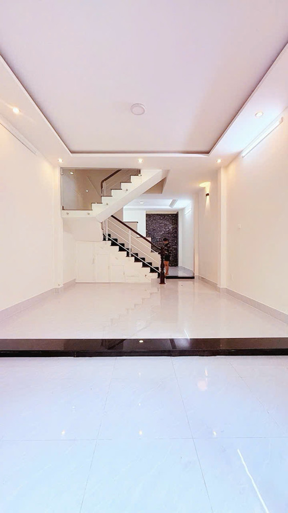 Nhà Phố 2 Tầng, Hàng Xóm Vạn Phúc - 55M2 – Nhỉnh 6 Tỷ - Đường 6M – Ôtô Dậu Trước Nhà