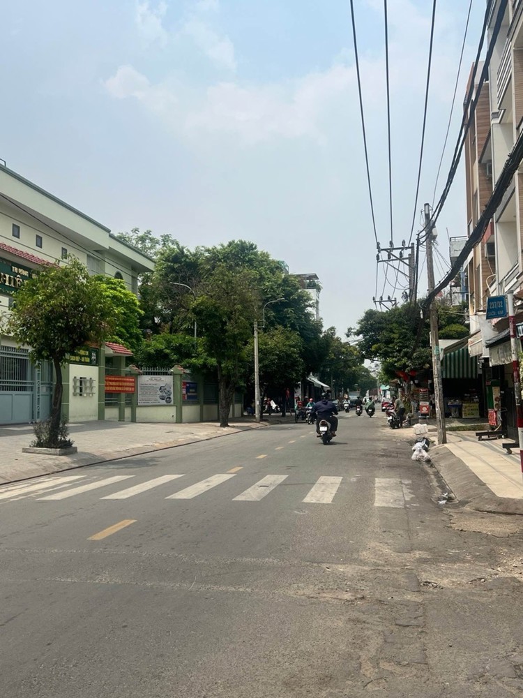 Tân Phú Gần Đầm Sen,Nhà Mới Vào Ở Ngay, Ngay Tô Hiệu, Trường Hiệp Tân - 4 Tầng - 4.25 X 11M - Nhỉnh
