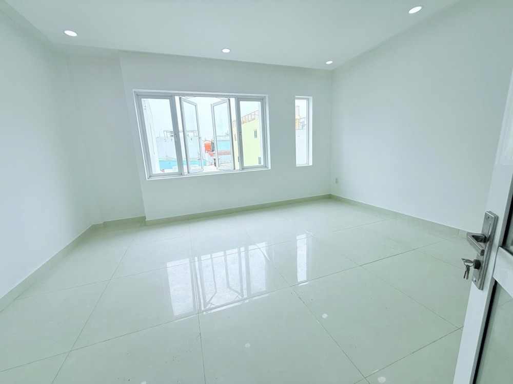 Nhà 3 Tầng Kiên Cố ,45M2,Hẻm Đẹp Thông Phù Hợp Mua Ở Hoặc Cho Thuê Giữ Tiền Đầu Tư, Chỉ Nhỉnh 4 Tỷ