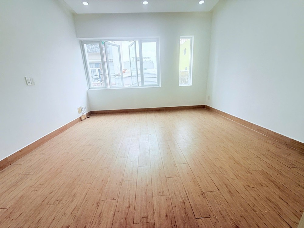 Nhà 3 Tầng Kiên Cố ,45M2,Hẻm Đẹp Thông Phù Hợp Mua Ở Hoặc Cho Thuê Giữ Tiền Đầu Tư, Chỉ Nhỉnh 4 Tỷ