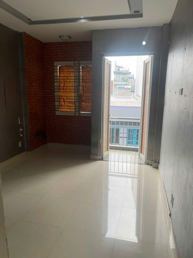 Phòng Có Ban Công Bình Tiên, Quận 6 , Chỉ 3,3 Triệu/tháng