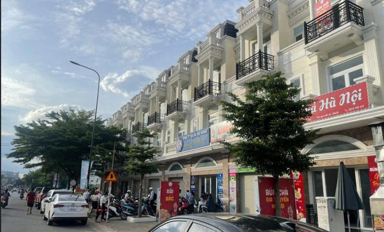 Chính Chủ Cho Thuê Mặt Bằng Dĩ An, Mặt Tiền Đường 25M, 3 Tầng 245 M2, 22 Triệu/tháng