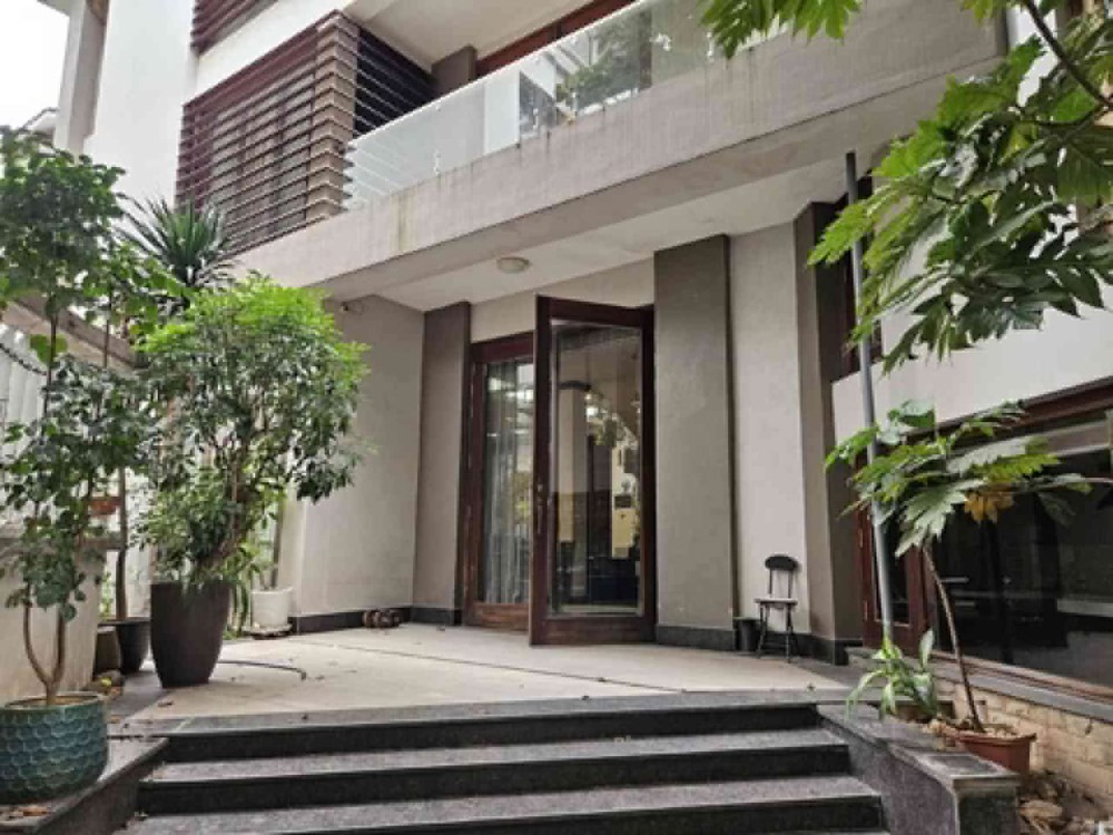 Biệt Thự Sân Vườn Long Biên,Mt 13M, Sát Công Viên Cây Xanh, Hồ Điều Hoà, Ôtô Dừng Đỗ Ngày Đêm