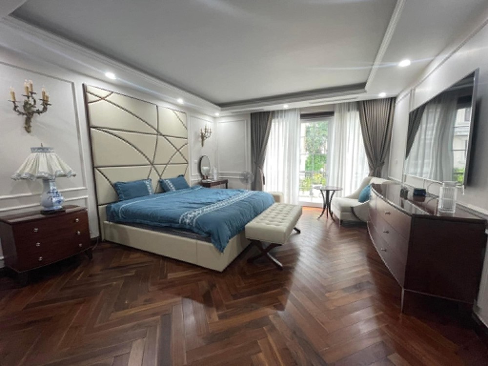 Biệt Thự Sân Vườn Long Biên,Mt 13M, Sát Công Viên Cây Xanh, Hồ Điều Hoà, Ôtô Dừng Đỗ Ngày Đêm