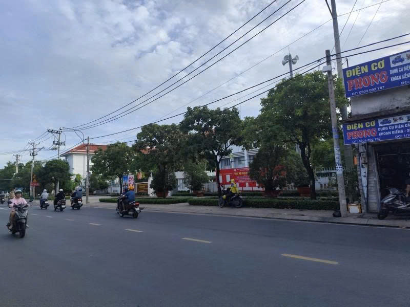 Bán Nhà Mặt Tiền Tô Ký - Gần Nguyễn Ảnh Thủ, Thuộc Q12, 25X25m, Cấp 4 - Tiện Xây, 69 Tỷ